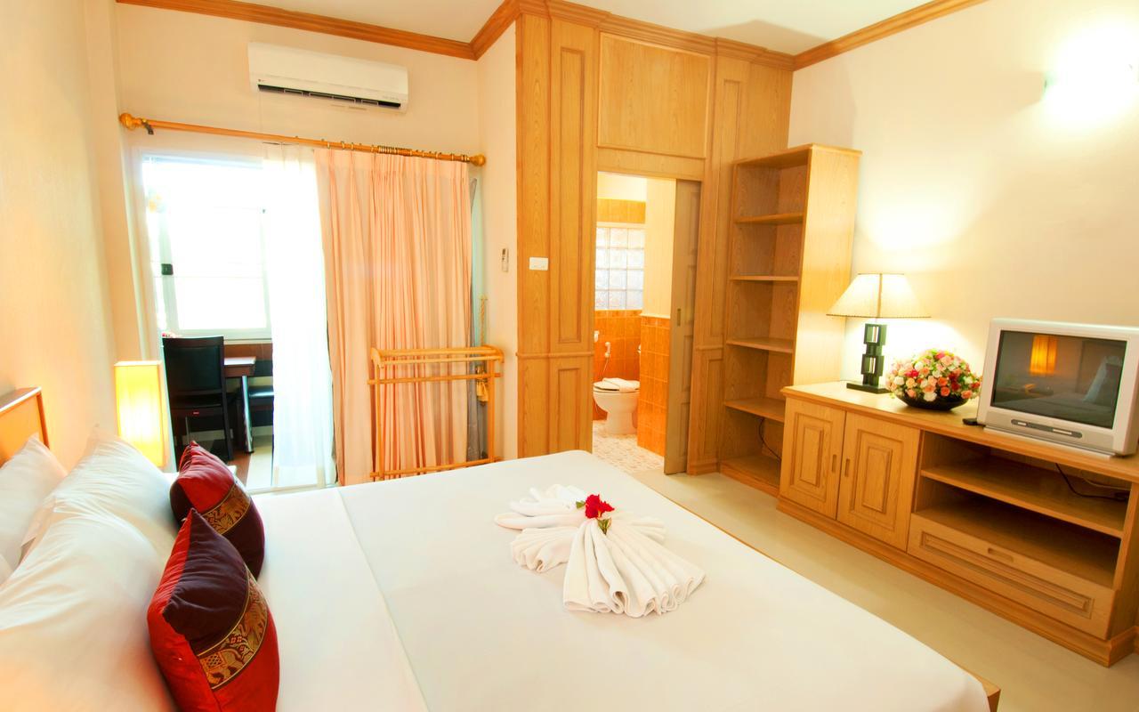 Hua Hin Condotel & Resort Taweeporn Bagian luar foto